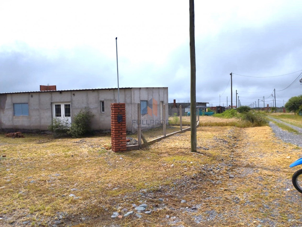 TERRENO ESQUINA CON CONSTRUCCION Y PILETA EN POTREROS DE QUIJANO