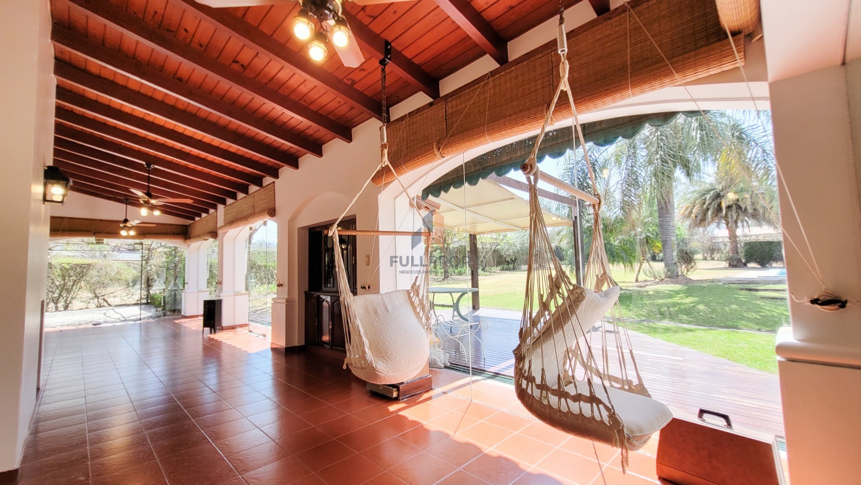 Elegante Casa Estilo Neo Colonial en Venta - Club de Campo El Tipal