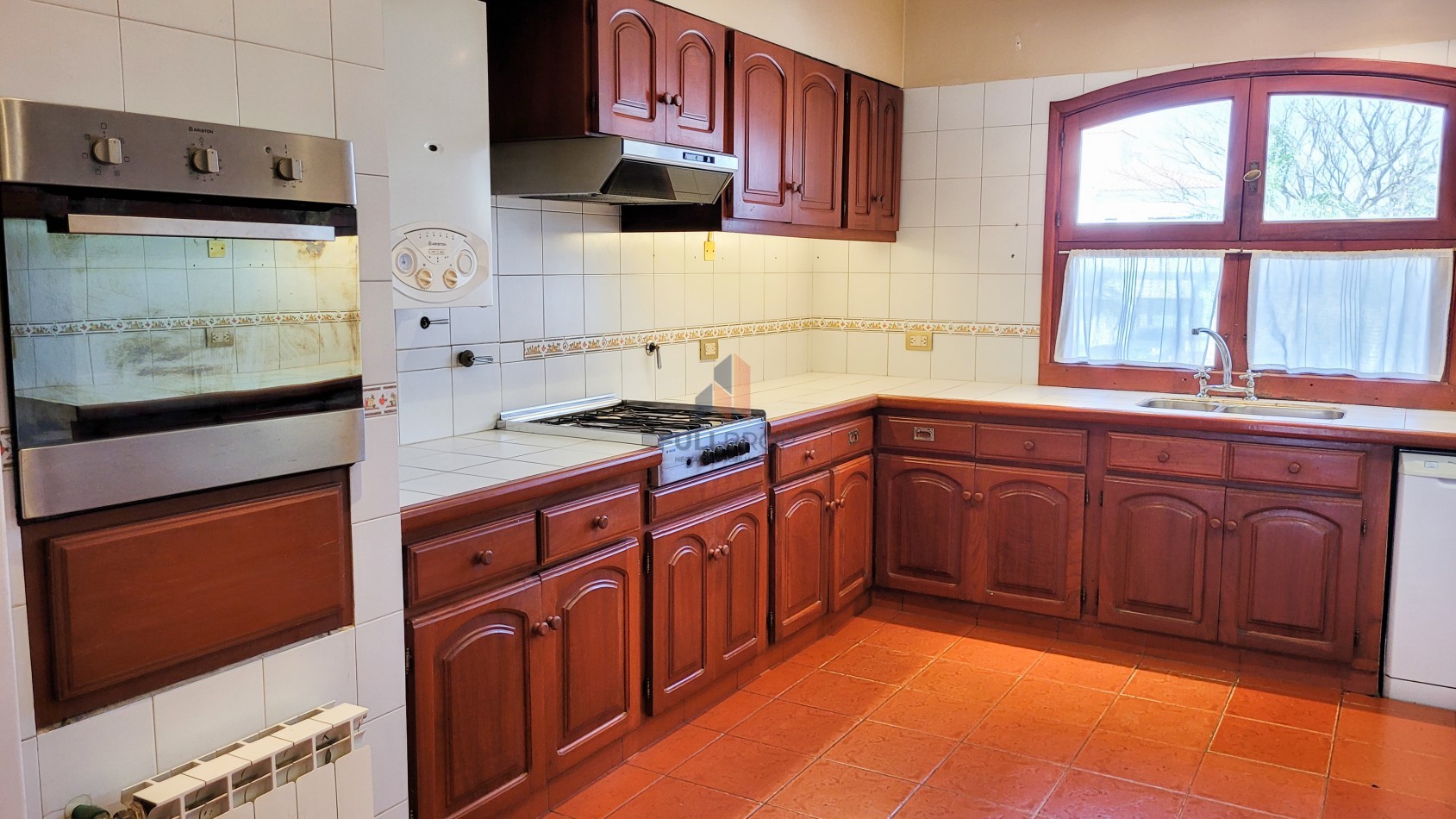 Elegante Casa Estilo Neo Colonial en Venta - Club de Campo El Tipal
