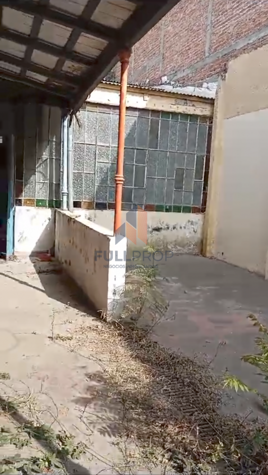CASA EN VENTA A RECICLAR -GUEMES Y SANTIAGO DEL ESTERO- 