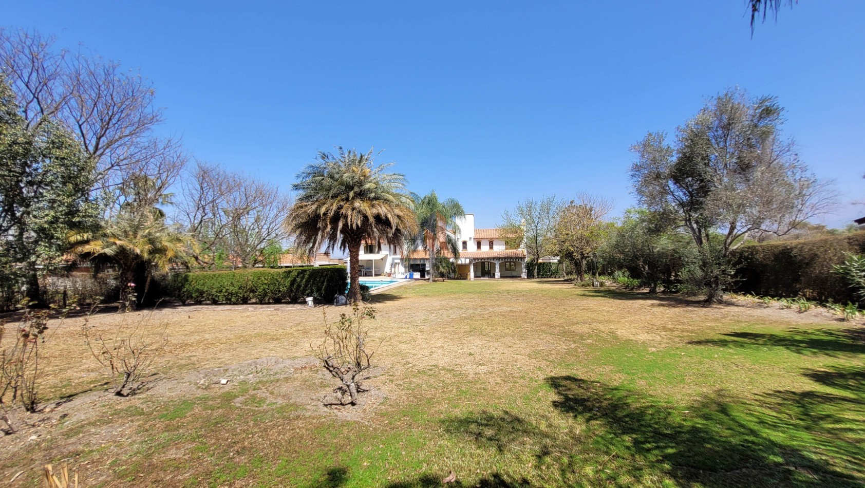 Elegante Casa Estilo Neo Colonial en Venta - Club de Campo El Tipal