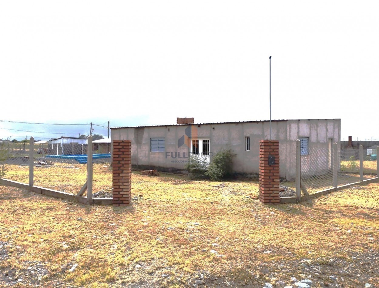 TERRENO ESQUINA CON CONSTRUCCION Y PILETA EN POTREROS DE QUIJANO