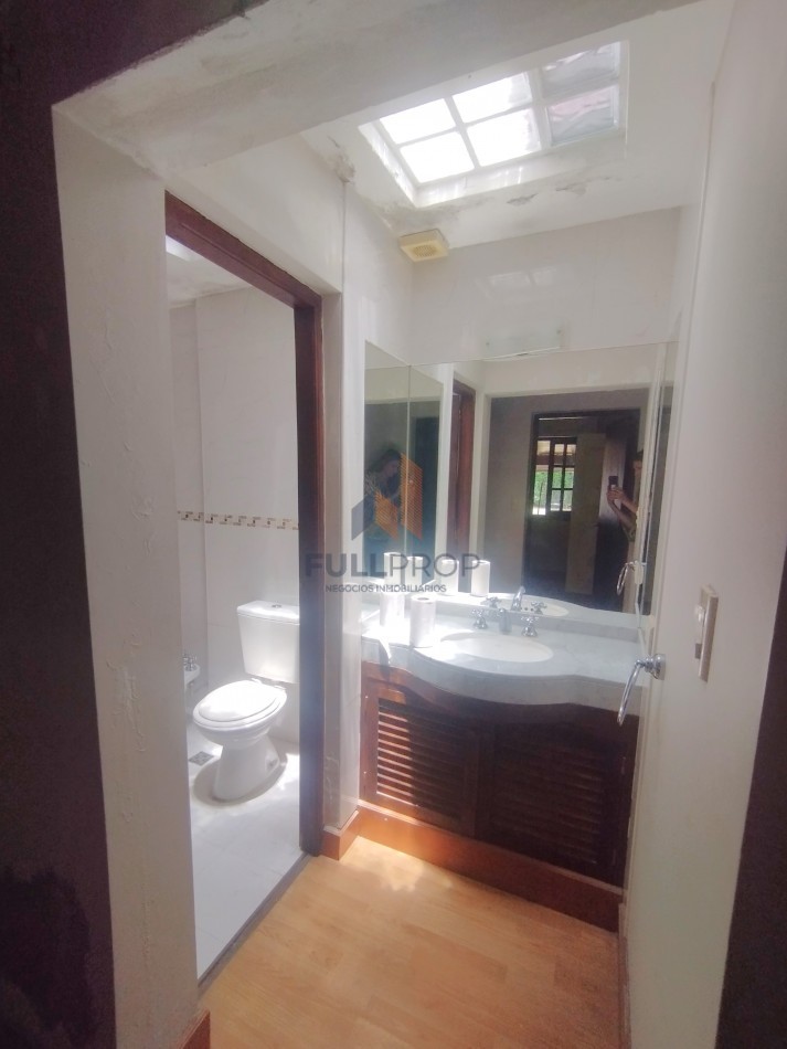 CASA EN B° PRIVADO LOS OLMOS