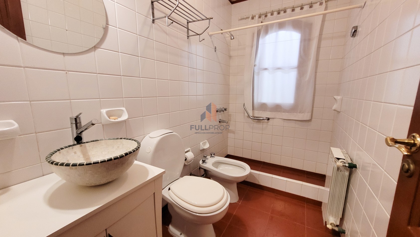 Elegante Casa Estilo Neo Colonial en Venta - Club de Campo El Tipal