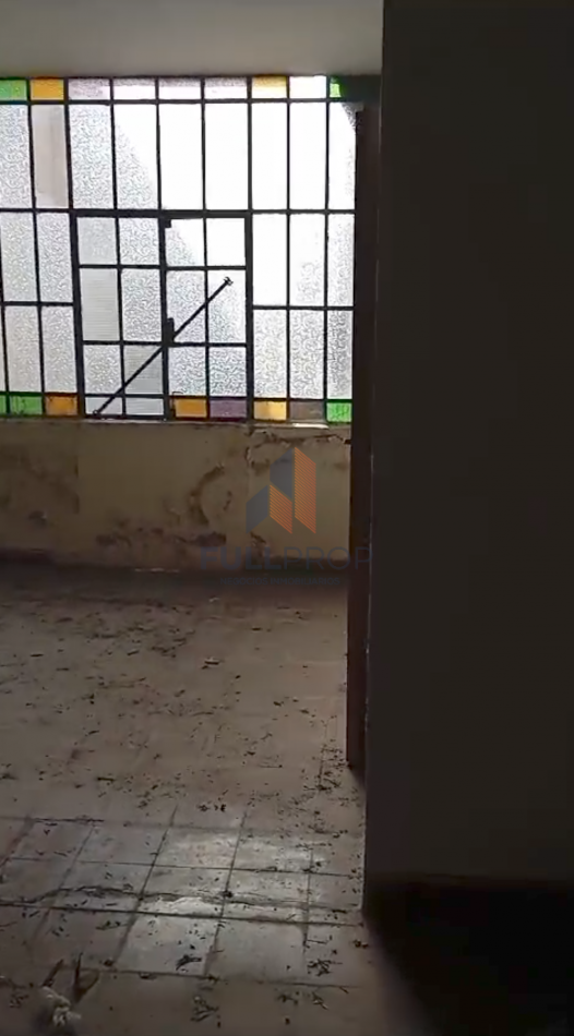 CASA EN VENTA A RECICLAR -GUEMES Y SANTIAGO DEL ESTERO- 