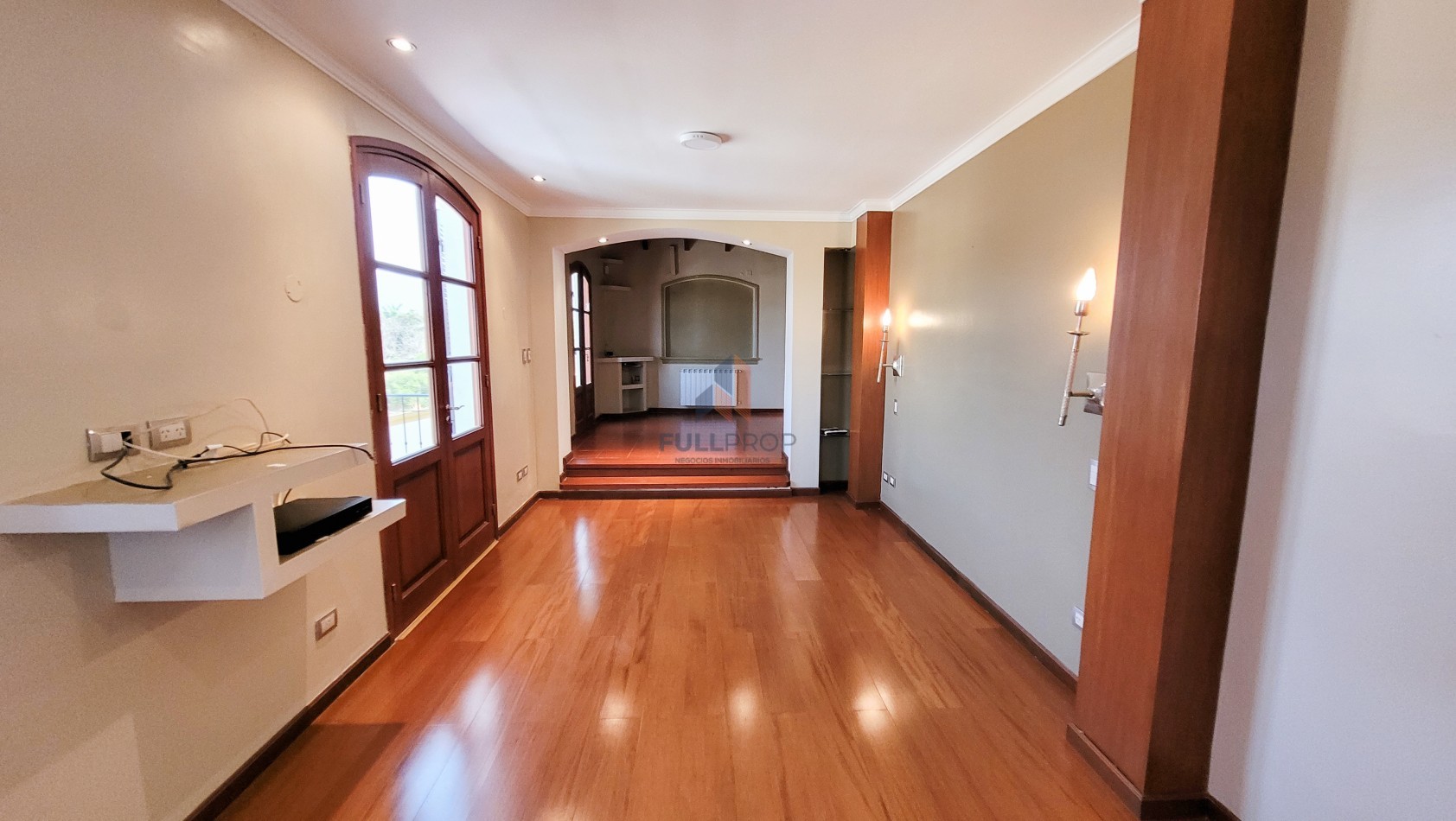 Elegante Casa Estilo Neo Colonial en Venta - Club de Campo El Tipal