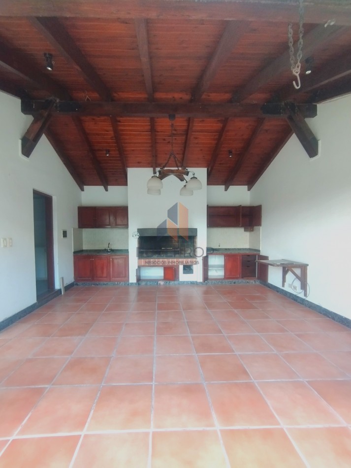 CASA EN B° PRIVADO LOS OLMOS