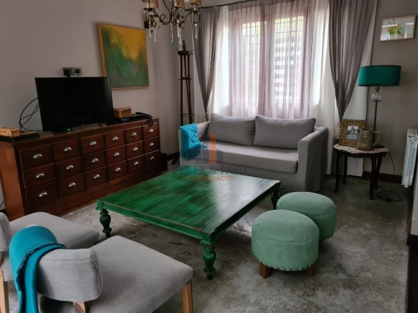 Casa de Categoria en Vte Lopez al 800- Salta