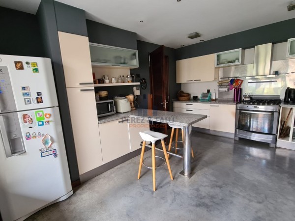 Casa de Categoria en Vte Lopez al 800- Salta