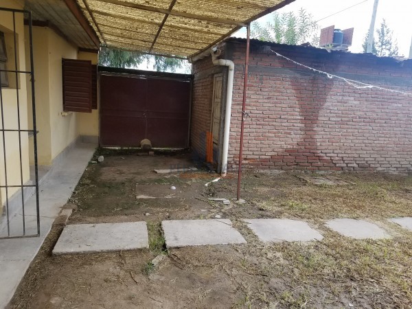 OPORTUNIDAD - CASA EN VENTA EN BARRIO SANTA ANA I (ZONA SUR)