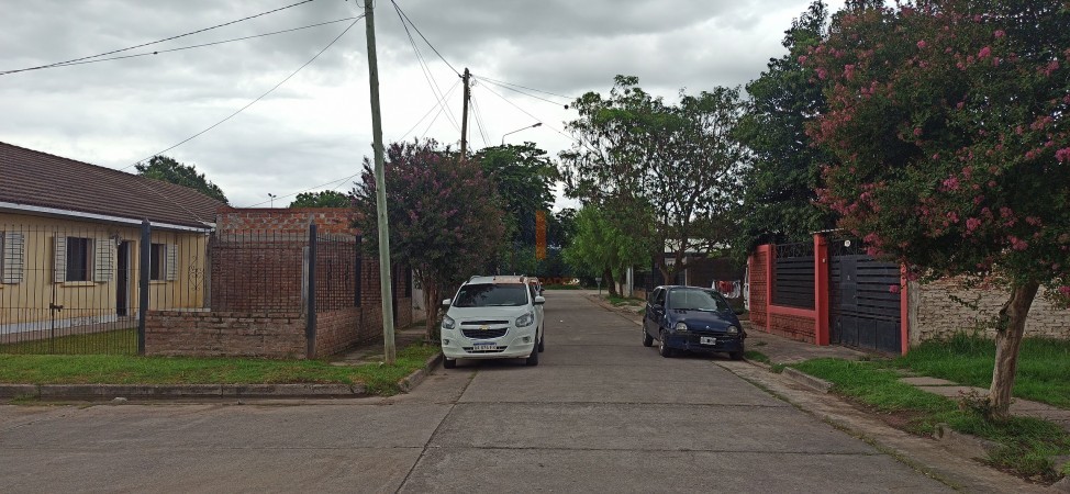 OPORTUNIDAD - CASA EN VENTA EN BARRIO SANTA ANA I (ZONA SUR)