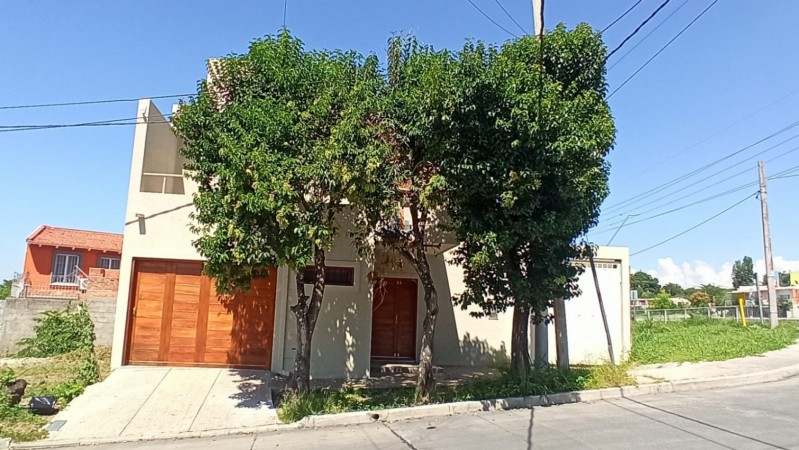 CASA ESQUINA EN ZONA BELGRANO AL 2300