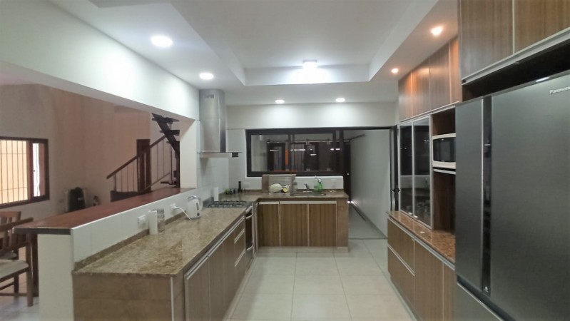 CASA ESQUINA EN ZONA BELGRANO AL 2300