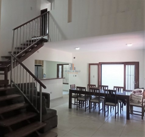 CASA ESQUINA EN ZONA BELGRANO AL 2300