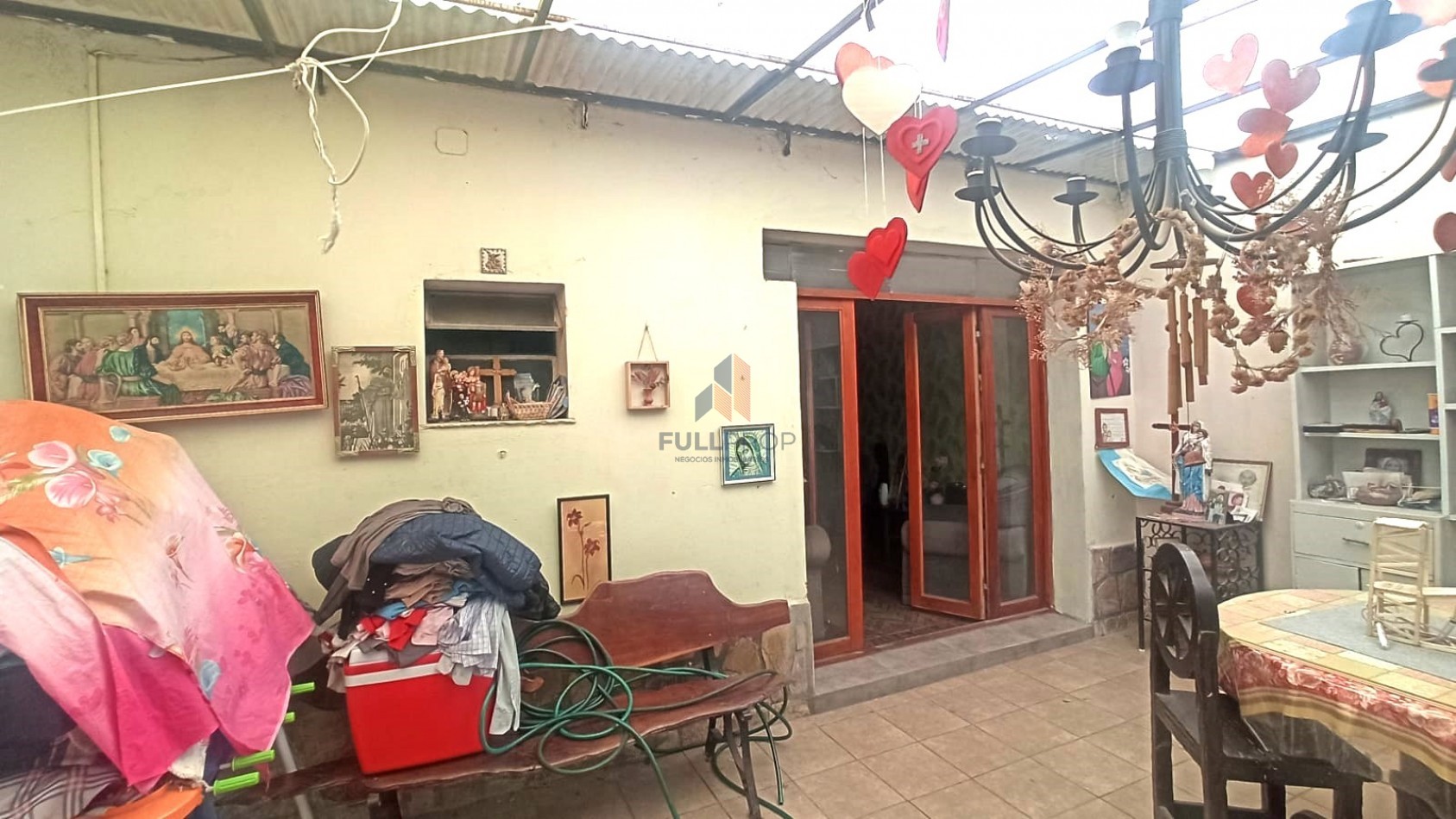 VIVIENDA COLECTIVA UBICADA EN LAVALLE AL 100  (6 UNIDADES FUNCIONALES)