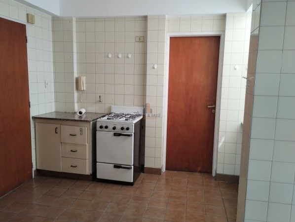 Departamento en Alquiler sobre Alsina 1043