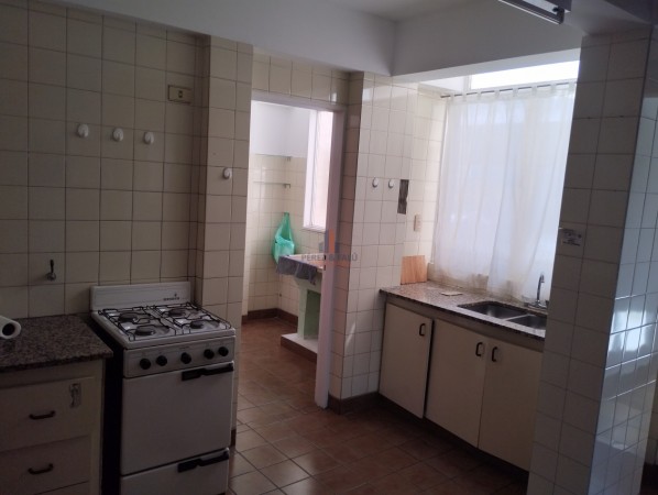 Departamento en Alquiler sobre Alsina 1043