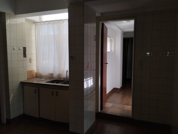 Departamento en Alquiler sobre Alsina 1043
