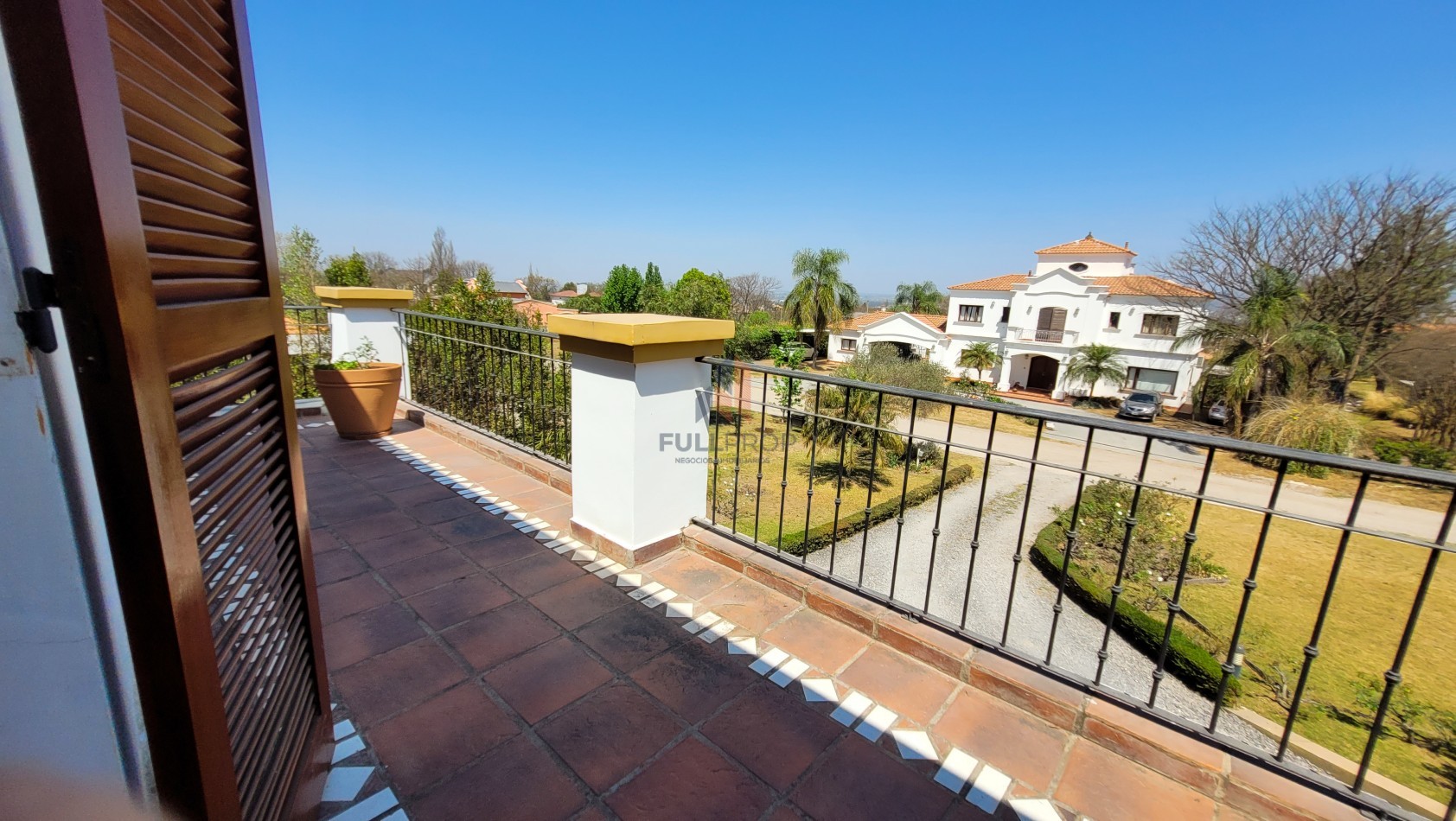 Elegante Casa Estilo Neo Colonial en Venta - Club de Campo El Tipal