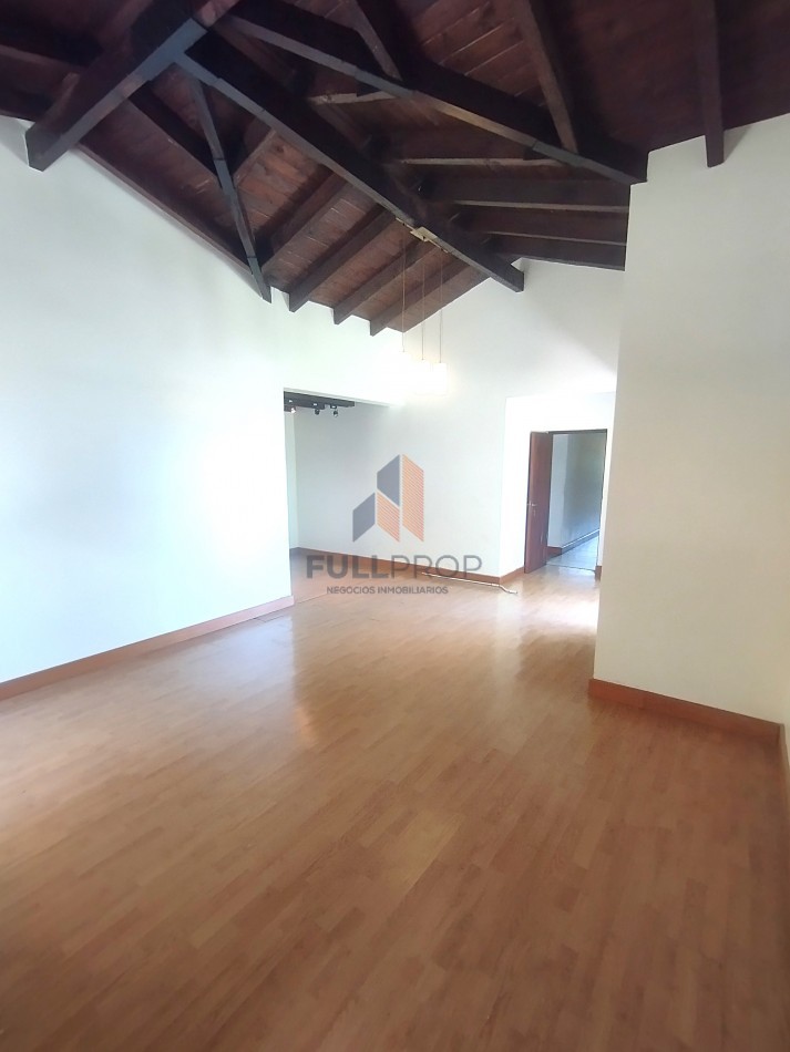 CASA EN B° PRIVADO LOS OLMOS