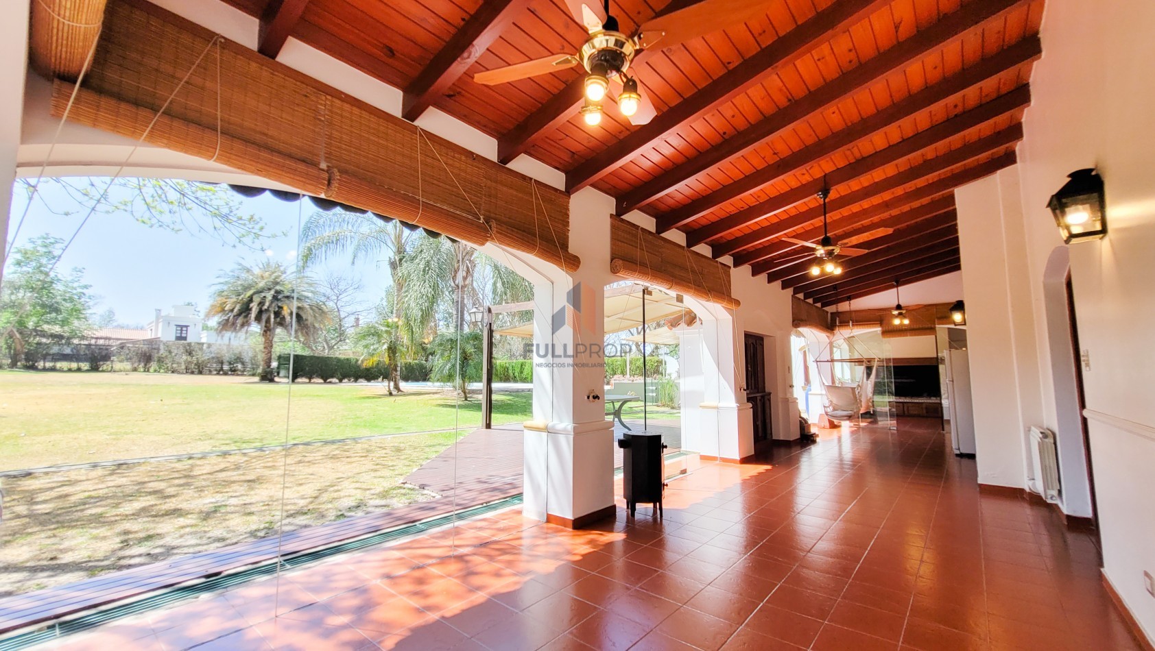 Elegante Casa Estilo Neo Colonial en Venta - Club de Campo El Tipal