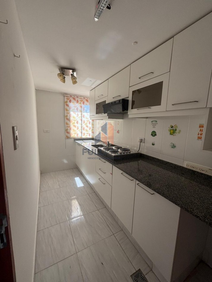 Departamento de dos dormitorios con cochera.