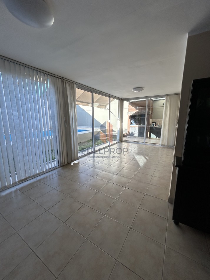 Casa 4 dormitorios B°  El Huaico