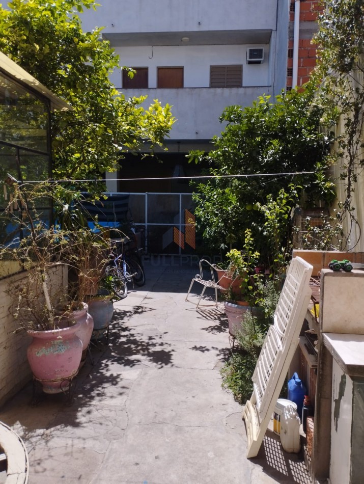 VIVIENDA COLECTIVA UBICADA EN LAVALLE AL 100  (6 UNIDADES FUNCIONALES)