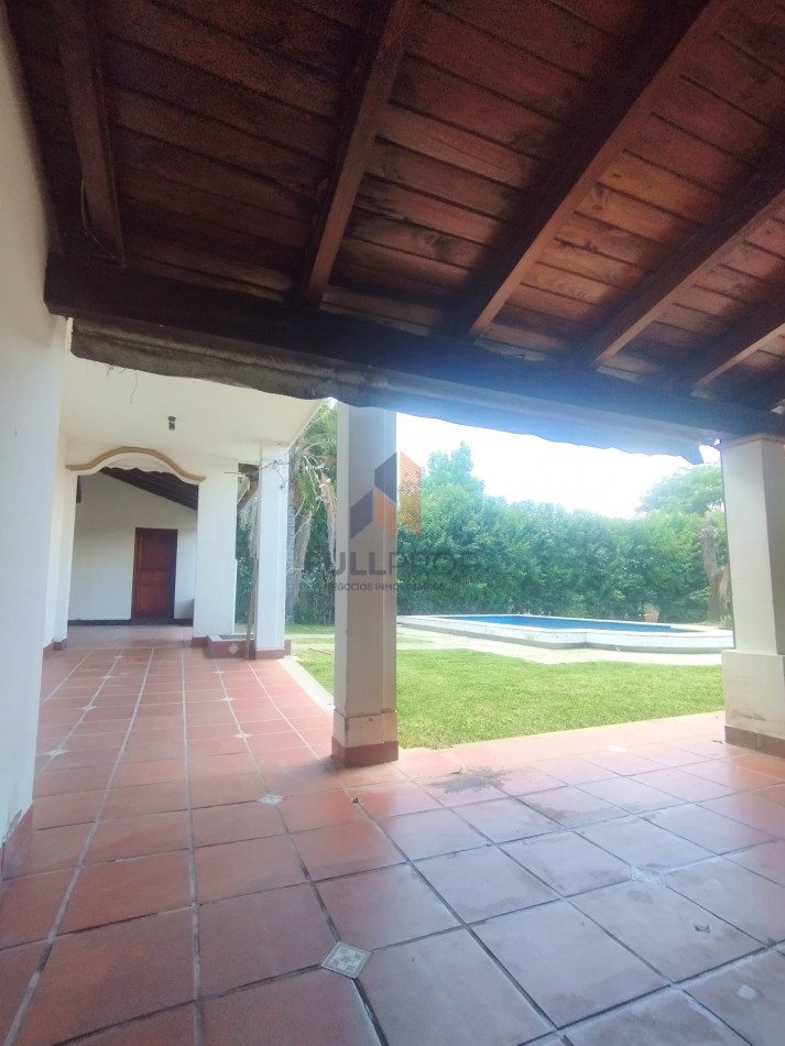 CASA EN B° PRIVADO LOS OLMOS