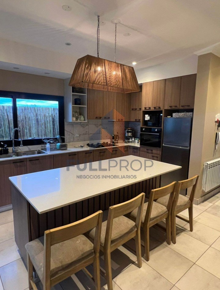 Hermosa casa de categoria  en Eko distrito