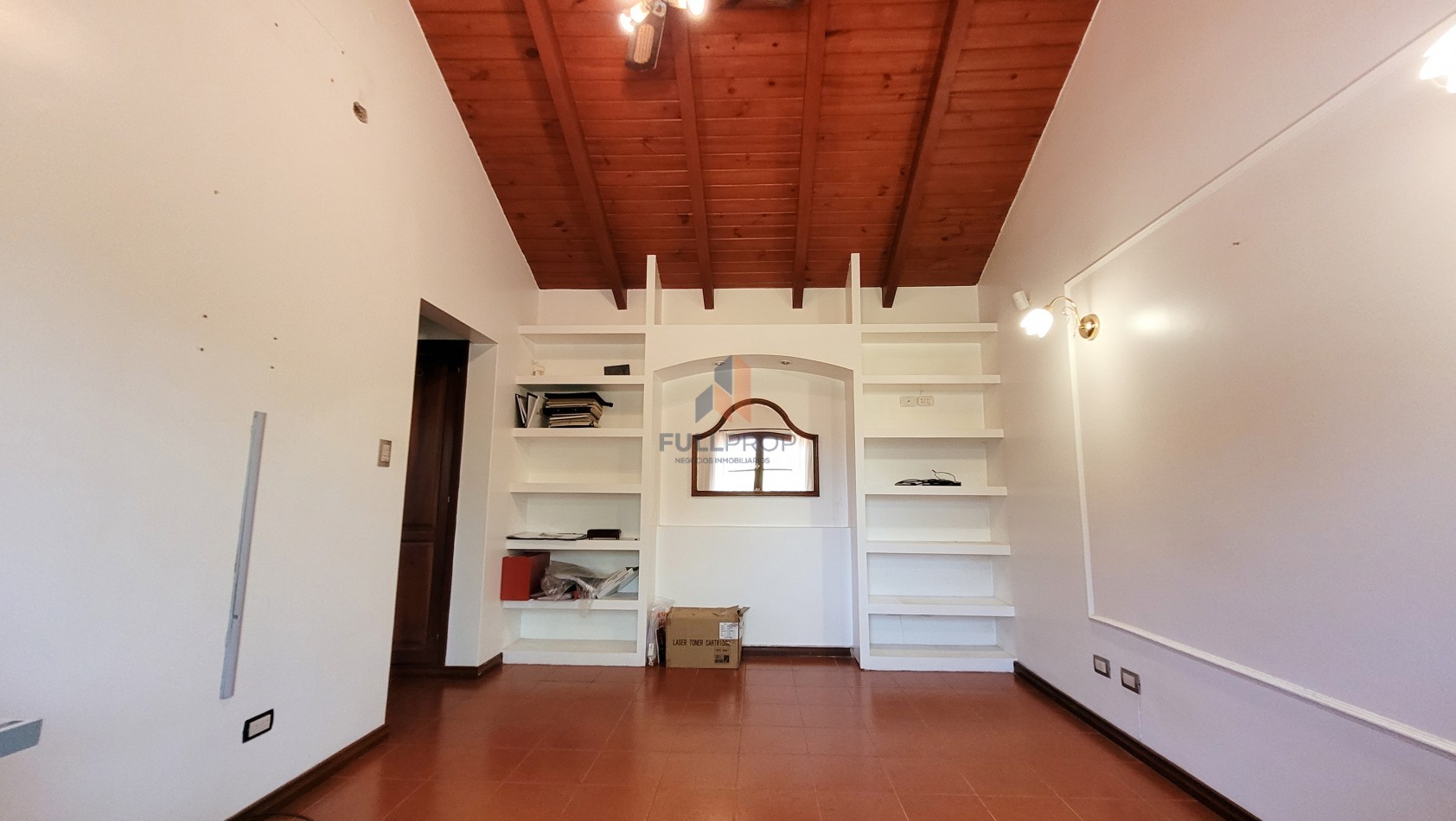 Elegante Casa Estilo Neo Colonial en Venta - Club de Campo El Tipal