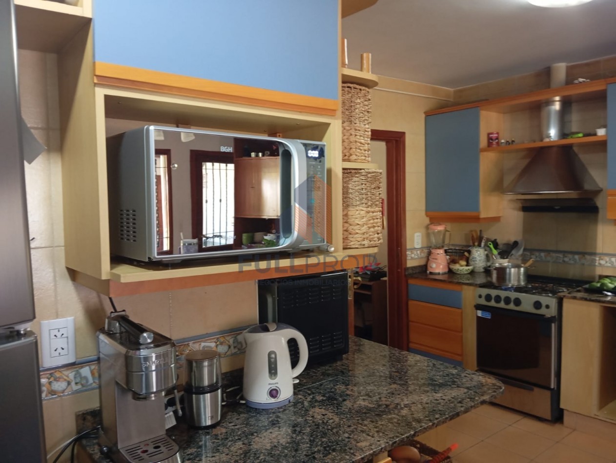 CASA EN VENTA- TRES CERRITOS