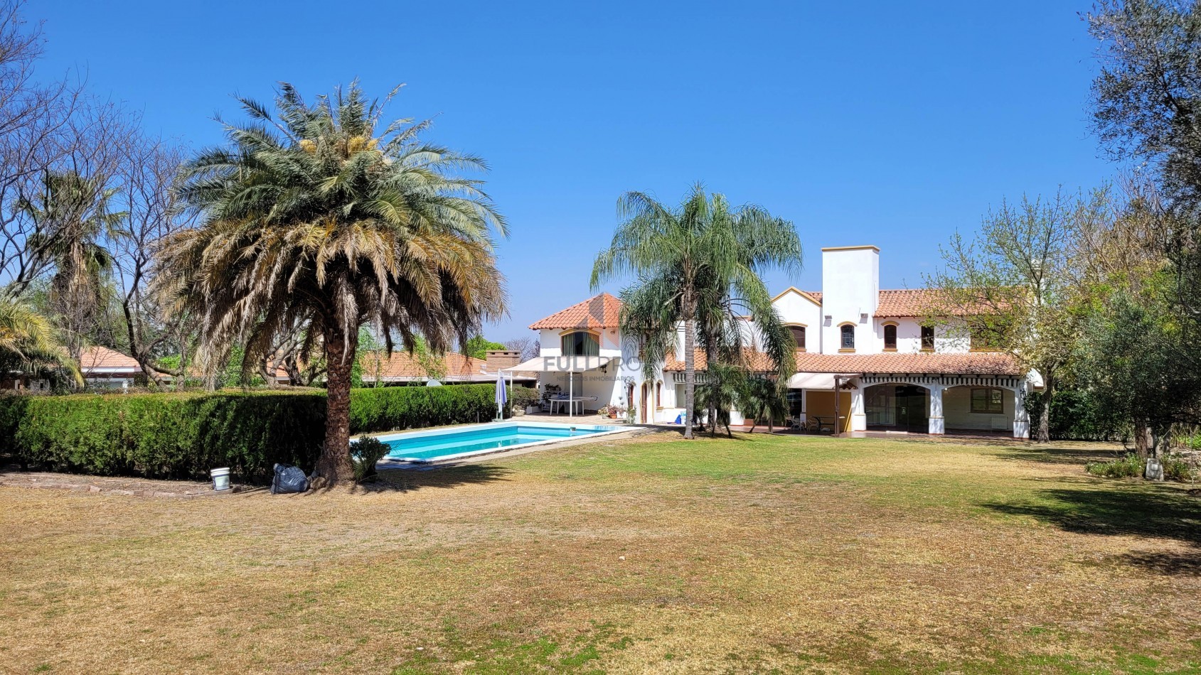 Elegante Casa Estilo Neo Colonial en Venta - Club de Campo El Tipal