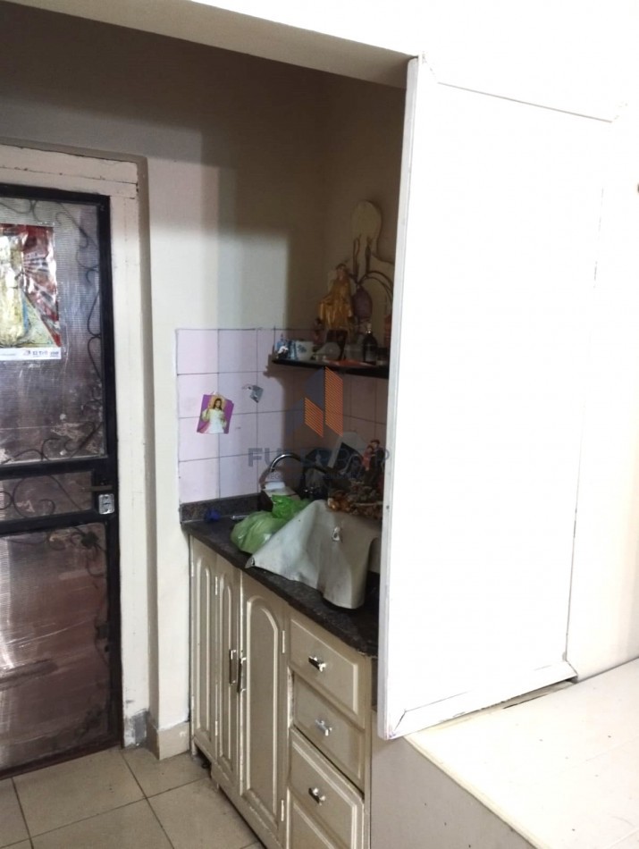 VIVIENDA COLECTIVA UBICADA EN LAVALLE AL 100  (6 UNIDADES FUNCIONALES)