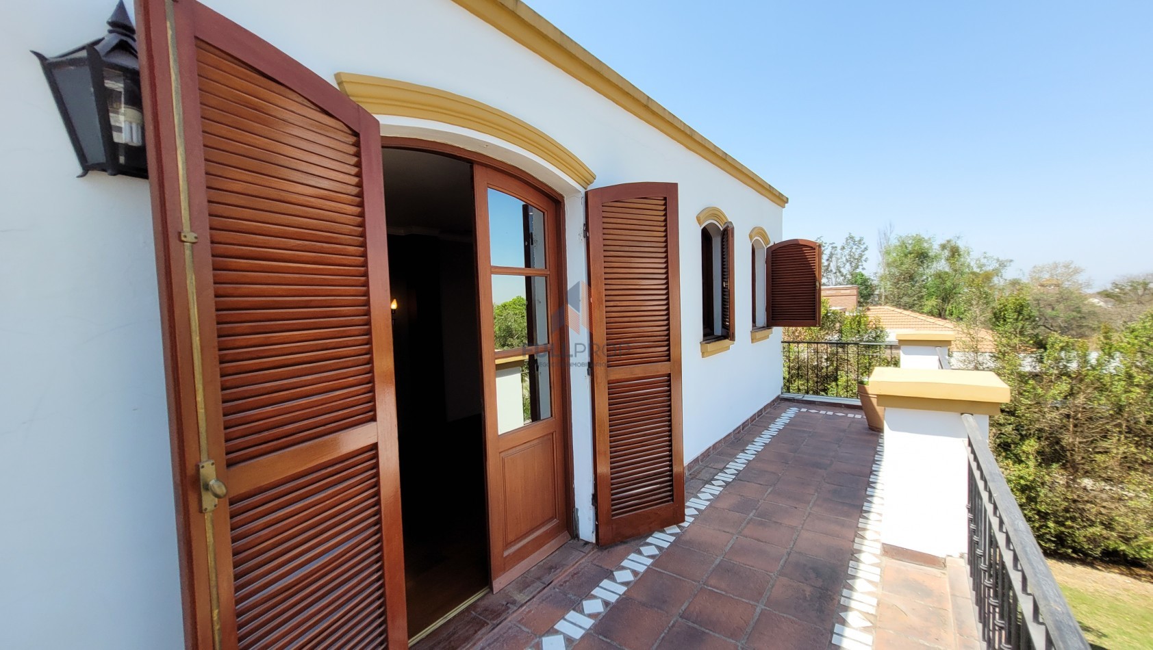 Elegante Casa Estilo Neo Colonial en Venta - Club de Campo El Tipal