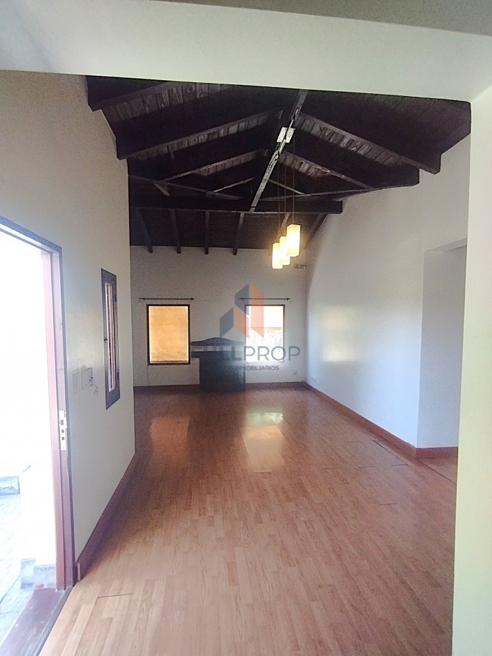 CASA EN B° PRIVADO LOS OLMOS