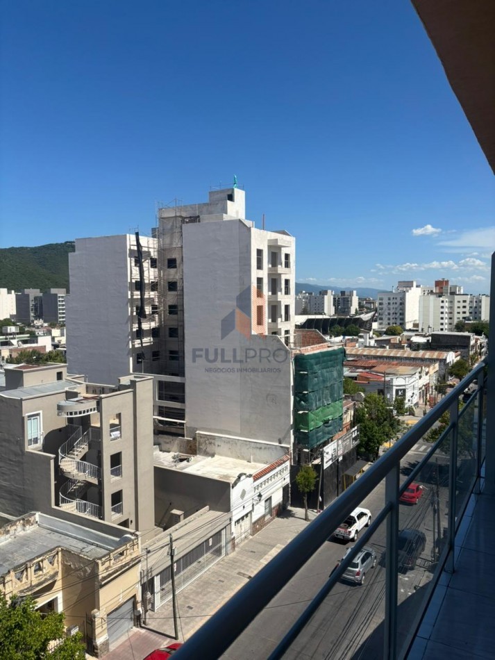 Departamento de dos dormitorios con cochera.