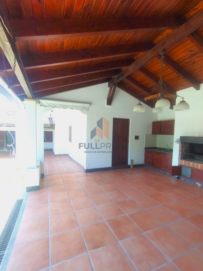 CASA EN B° PRIVADO LOS OLMOS