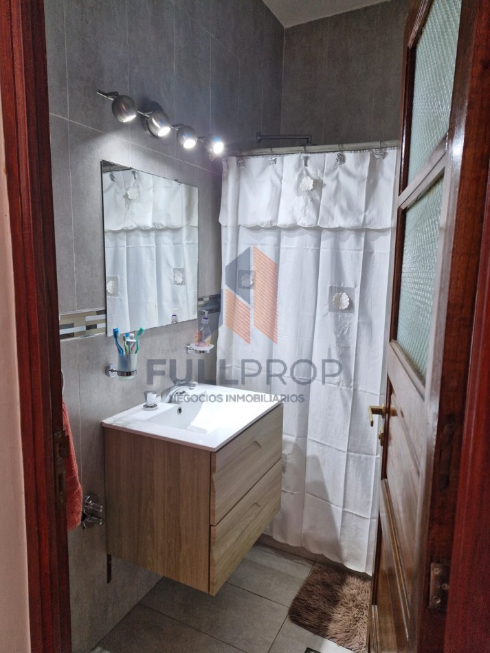 CASA EN VENTA ZONA COMERCIAL (MENDOZA AL 1200)