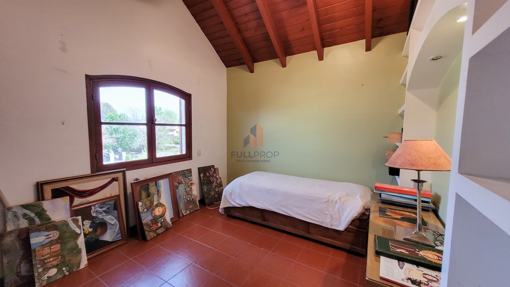 Elegante Casa Estilo Neo Colonial en Venta - Club de Campo El Tipal