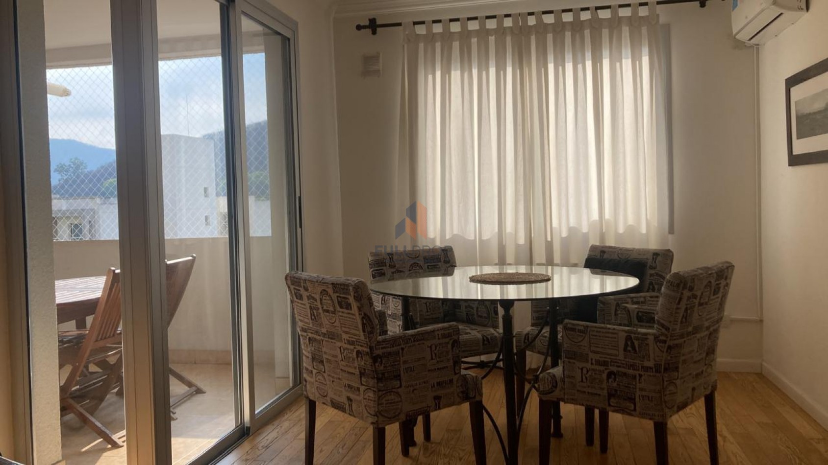 Departamento Amoblado de 2 dormitorios en Necochea al 200