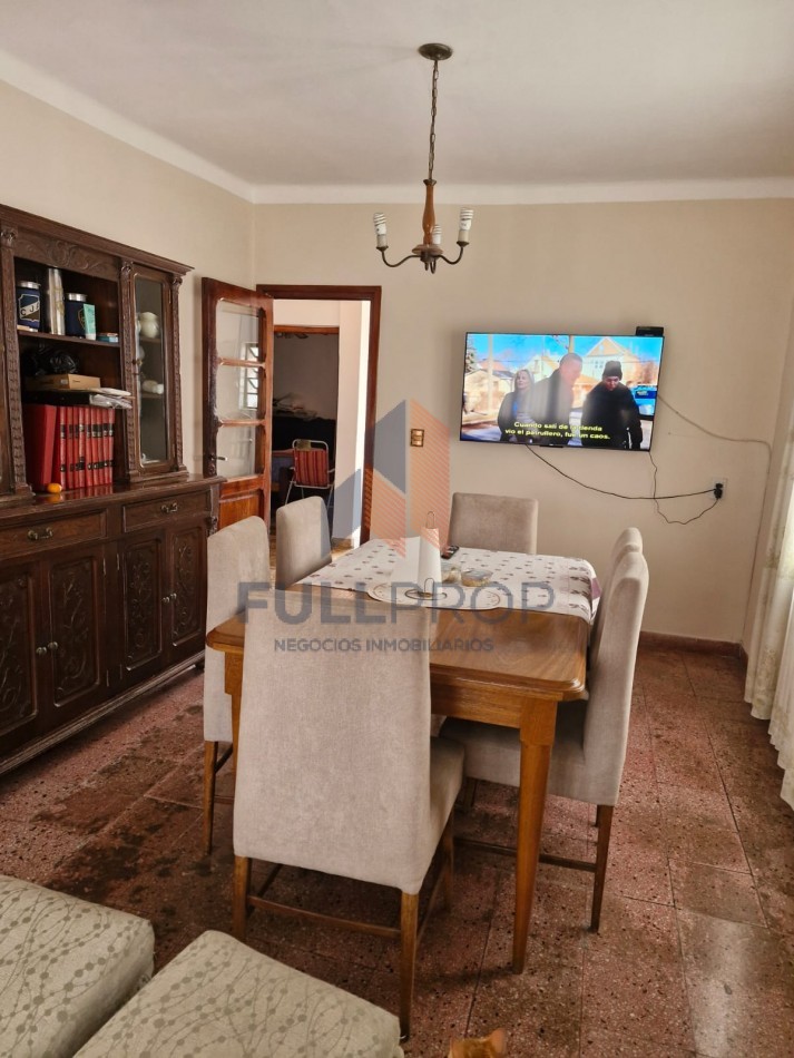 CASA EN VENTA ZONA COMERCIAL (MENDOZA AL 1200)