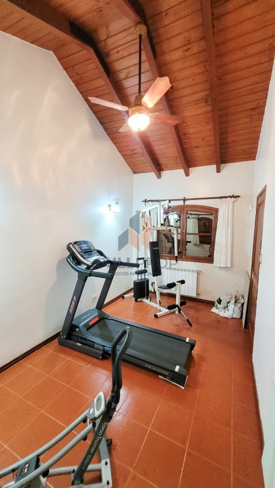 Elegante Casa Estilo Neo Colonial en Venta - Club de Campo El Tipal