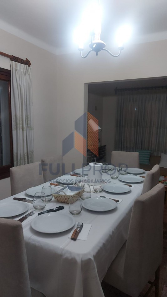 CASA EN VENTA ZONA COMERCIAL (MENDOZA AL 1200)