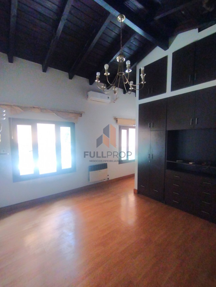 CASA EN B° PRIVADO LOS OLMOS