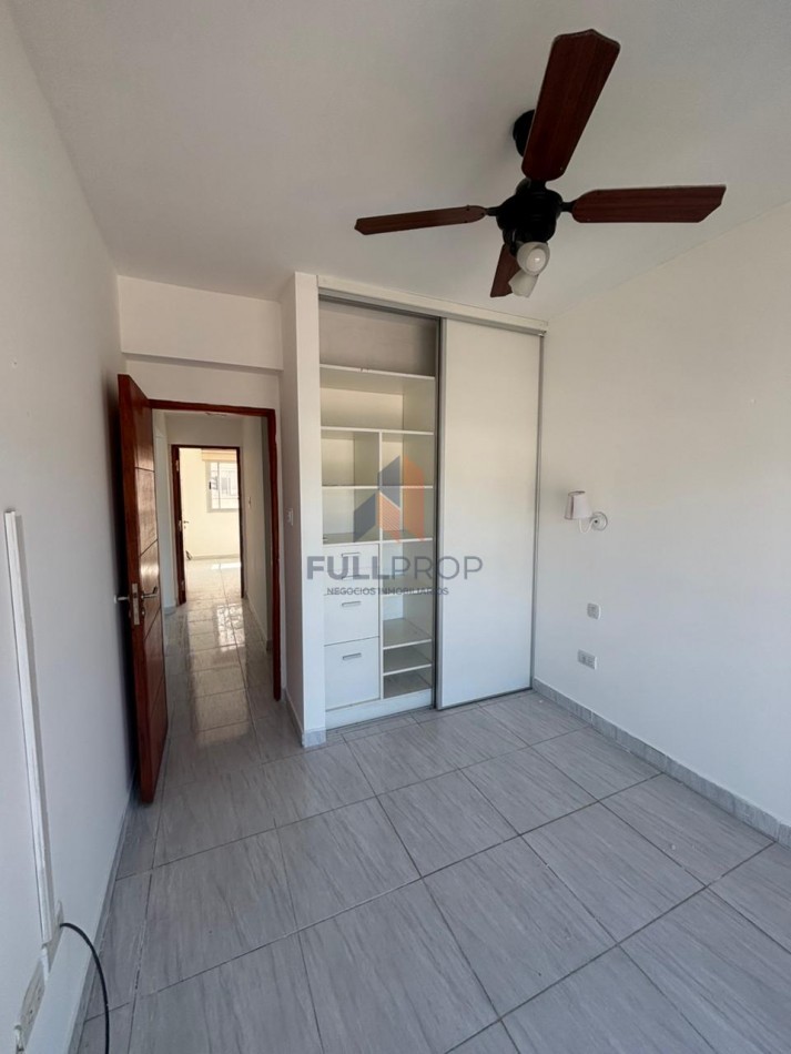 Departamento de dos dormitorios con cochera.