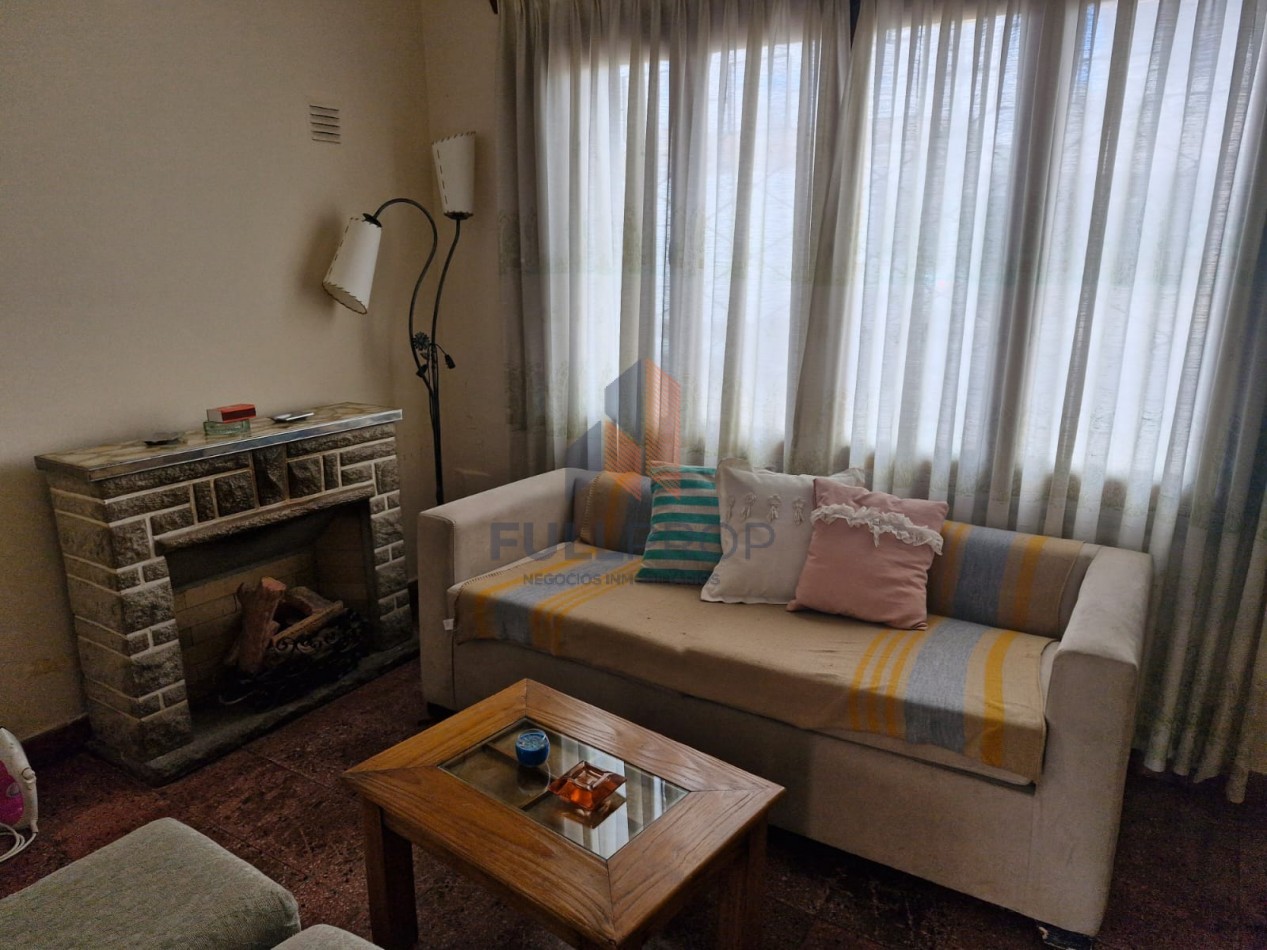 CASA EN VENTA ZONA COMERCIAL (MENDOZA AL 1200)