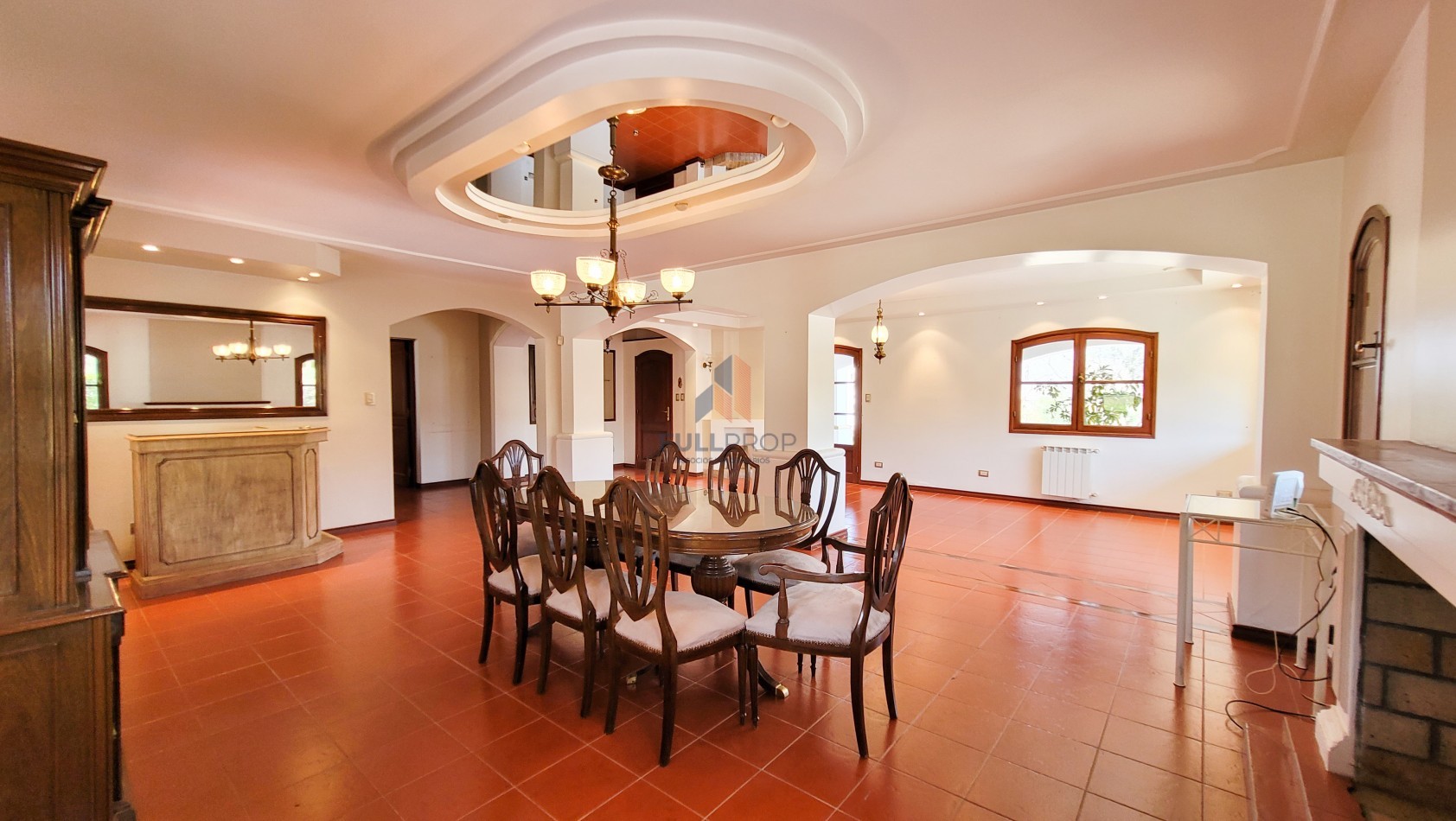 Elegante Casa Estilo Neo Colonial en Venta - Club de Campo El Tipal