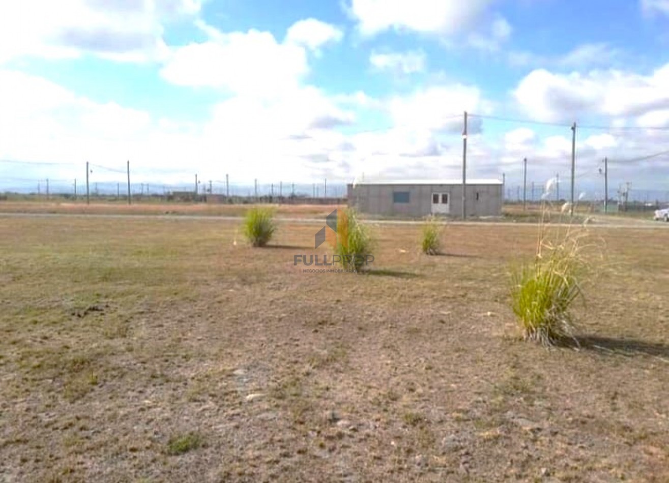 TERRENO ESQUINA CON CONSTRUCCION Y PILETA EN POTREROS DE QUIJANO