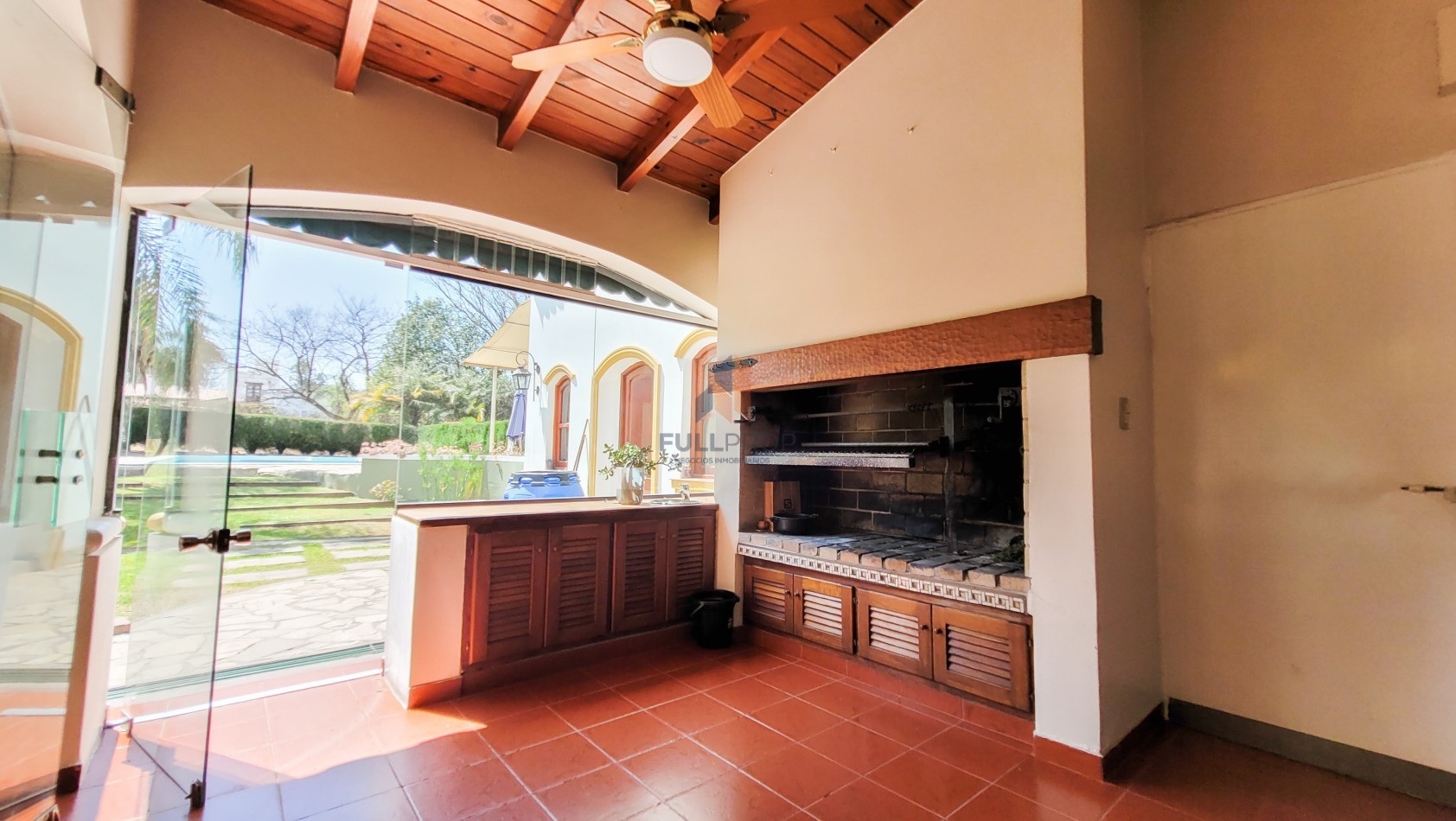 Elegante Casa Estilo Neo Colonial en Venta - Club de Campo El Tipal